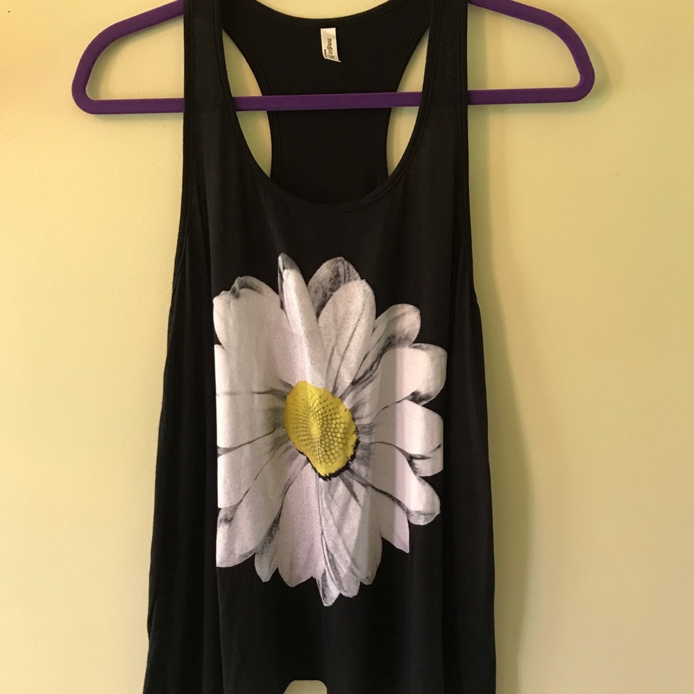 Racer back tank tunic with large daisy. Size Small